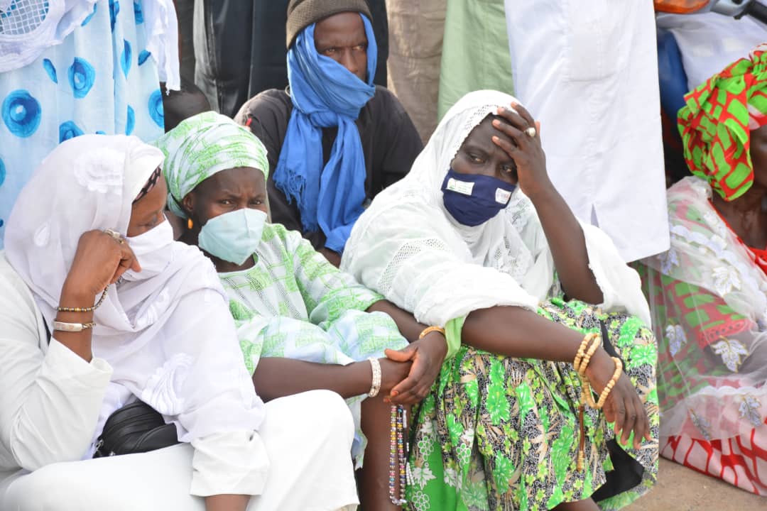 Photos : Inhumation de Serigne pape Malick SY une foule immense l’accompagne