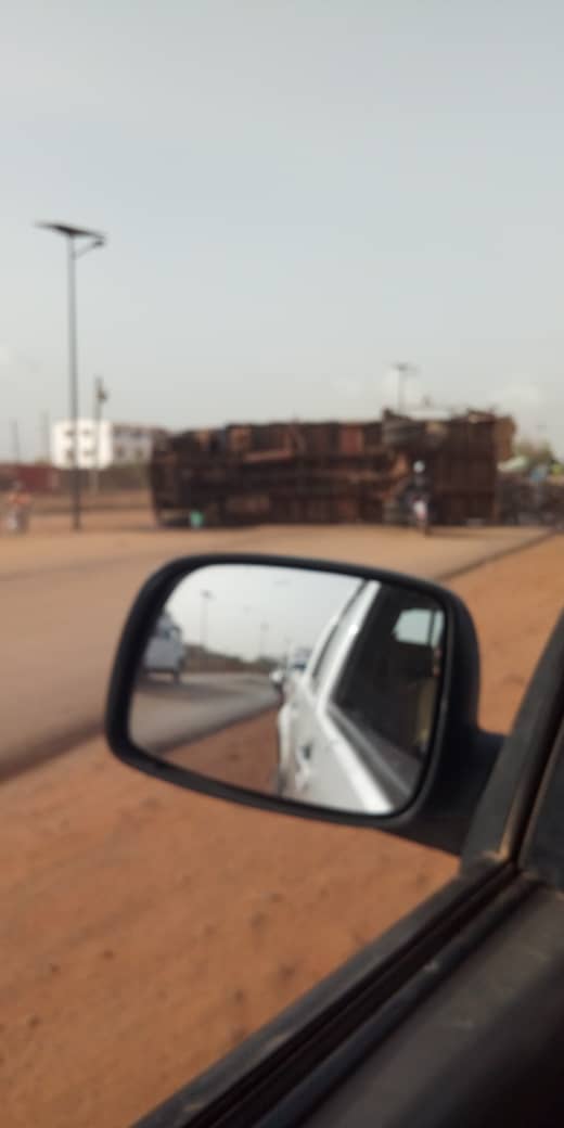 Diamniadio accident: un camion se renverse sur la route nationale