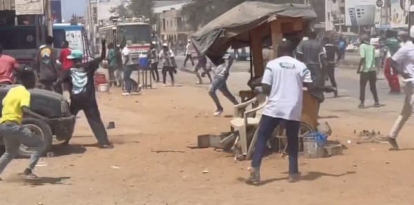 Parcelles Assainies : le film des violents affrontements entre pro-Diomaye Faye et pro-Amadou Ba